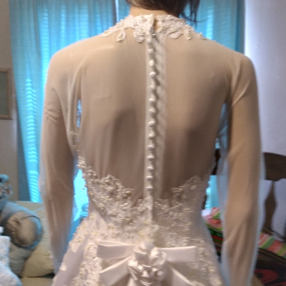 Wedding Dress - Picture 6 of 8